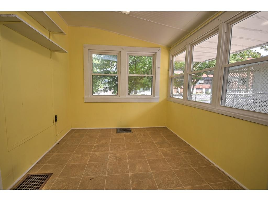 319 Broad Street Erwin, TN 37650 - Photo 15 of 36 Photo 15