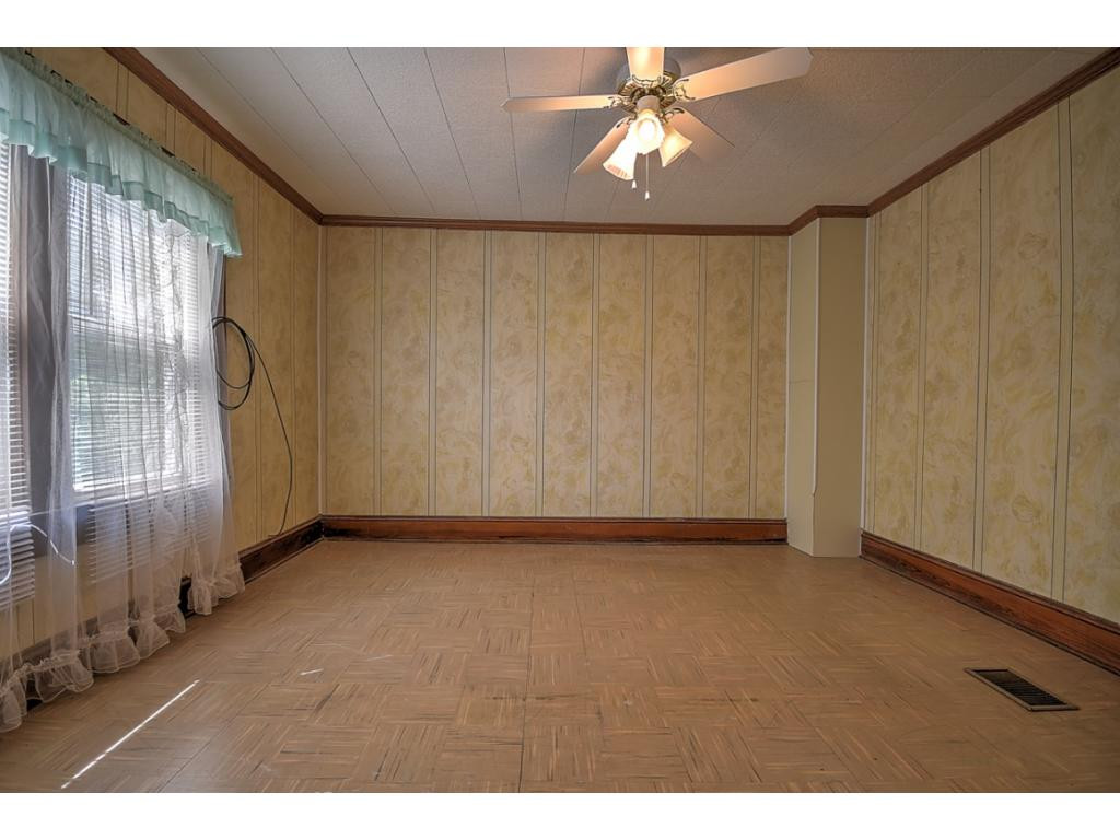 319 Broad Street Erwin, TN 37650 - Photo 21 of 36 Photo 21