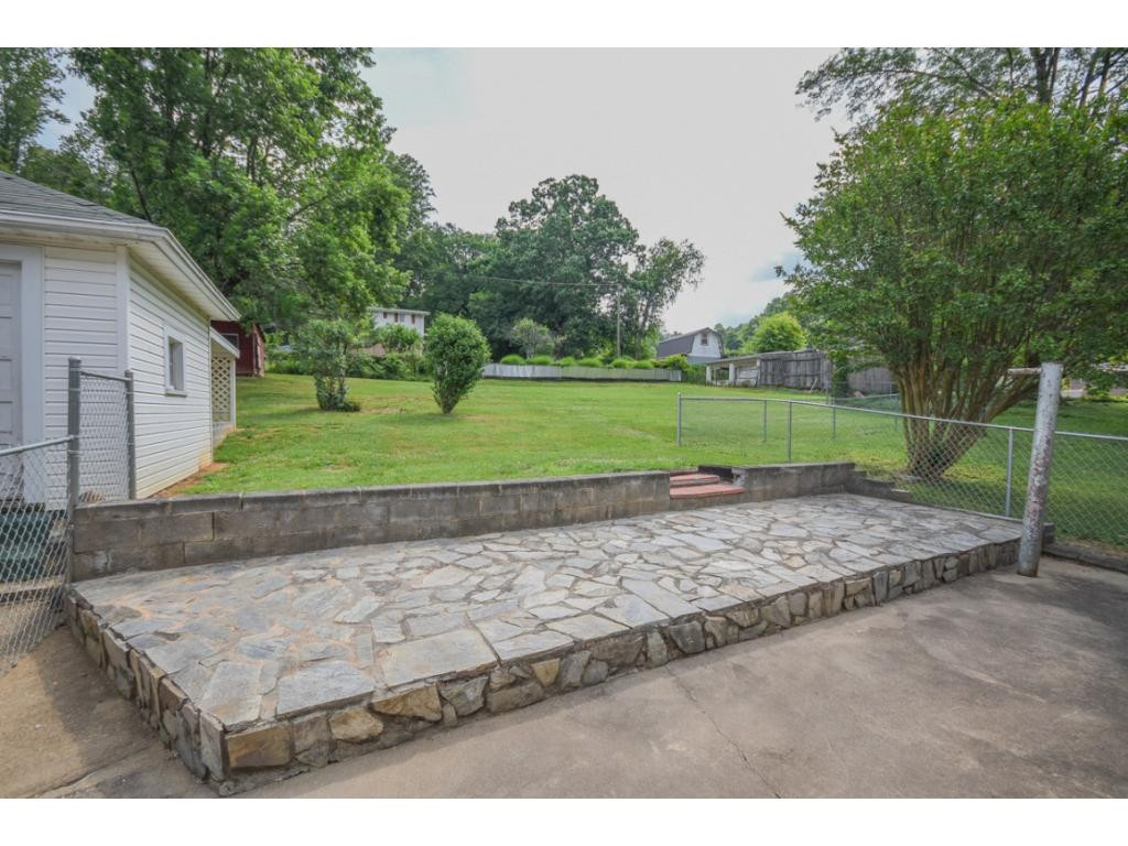 319 Broad Street Erwin, TN 37650 - Photo 28 of 36 Photo 28
