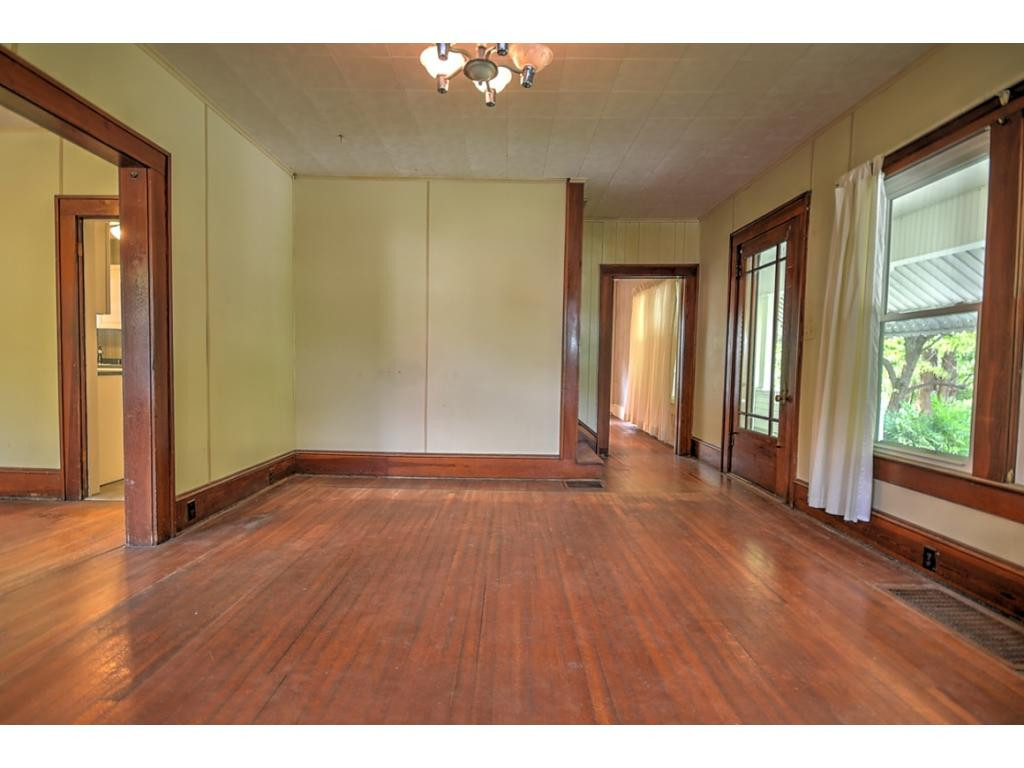 319 Broad Street Erwin, TN 37650 - Photo 8 of 36 Photo 8