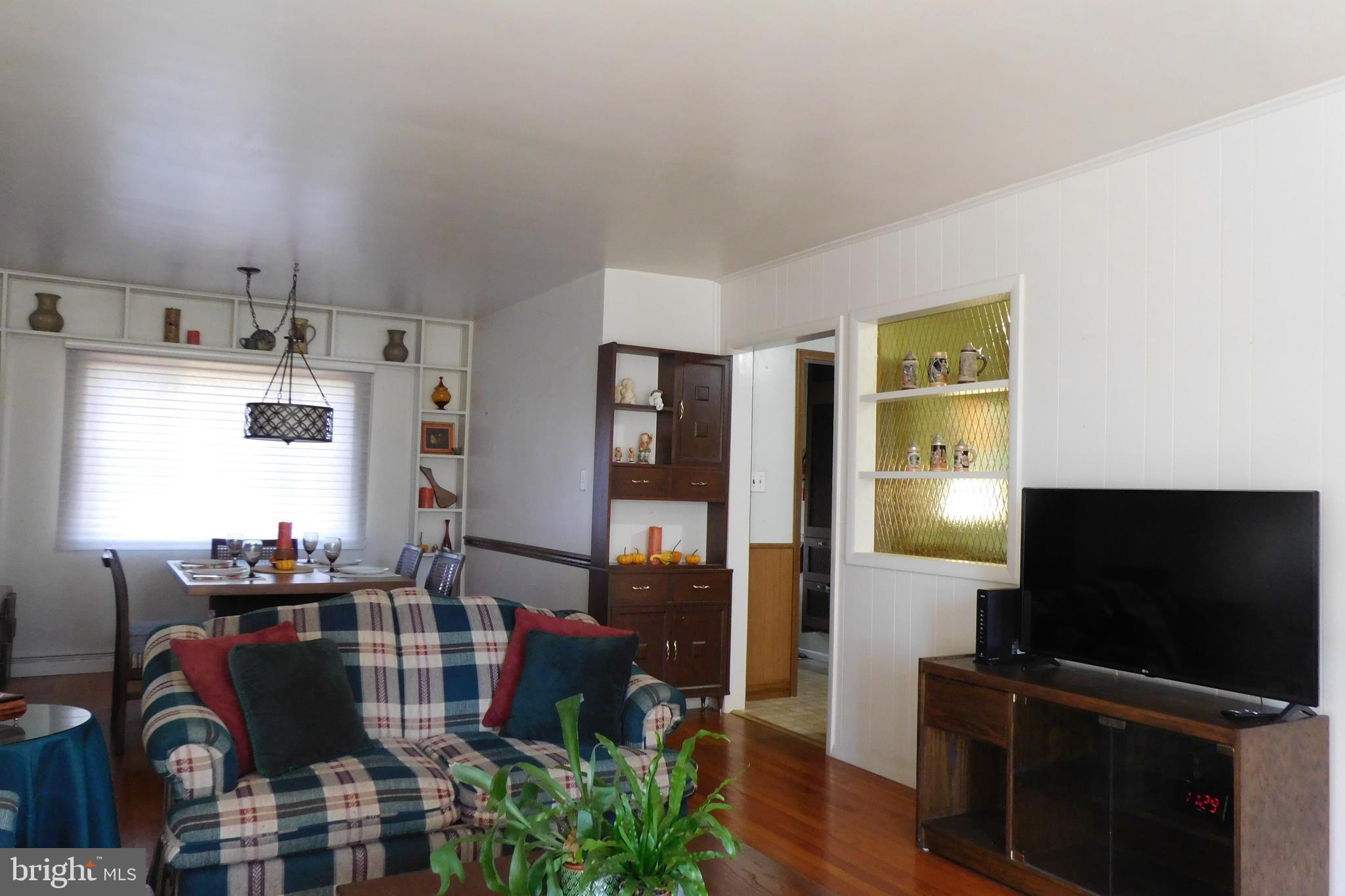 13 Litle Avenue Riverside, NJ 08075 - Photo 15 of 42 LIVING ROOM