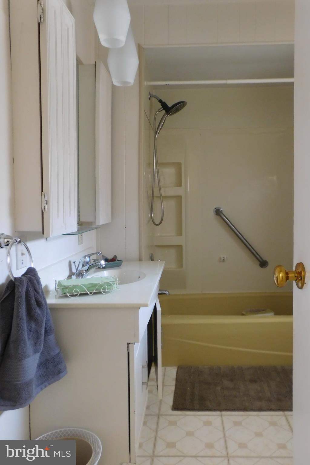 13 Litle Avenue Riverside, NJ 08075 - Photo 32 of 42 Bathroom