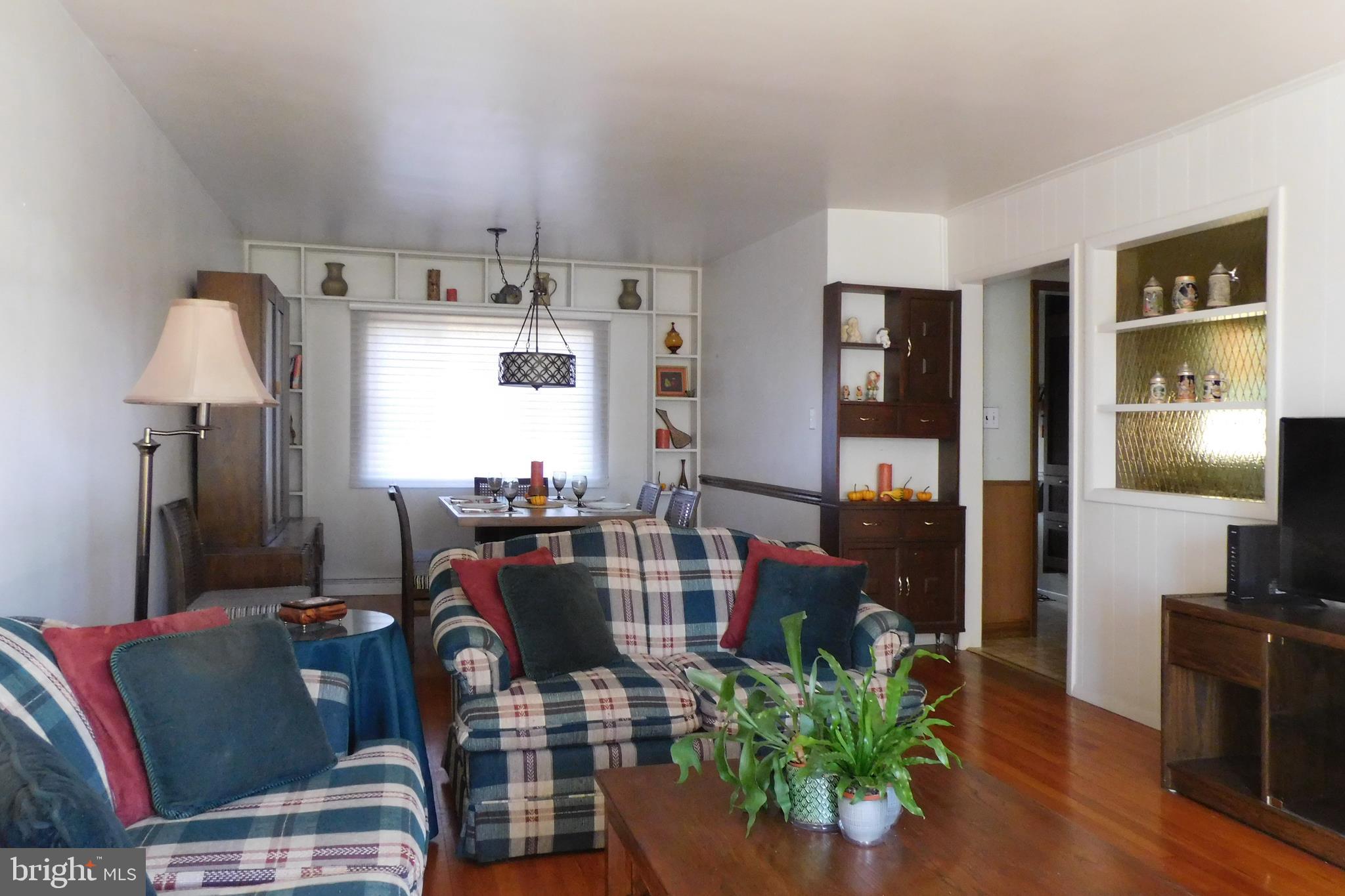 13 Litle Avenue Riverside, NJ 08075 - Photo 9 of 42 LIVING ROOM