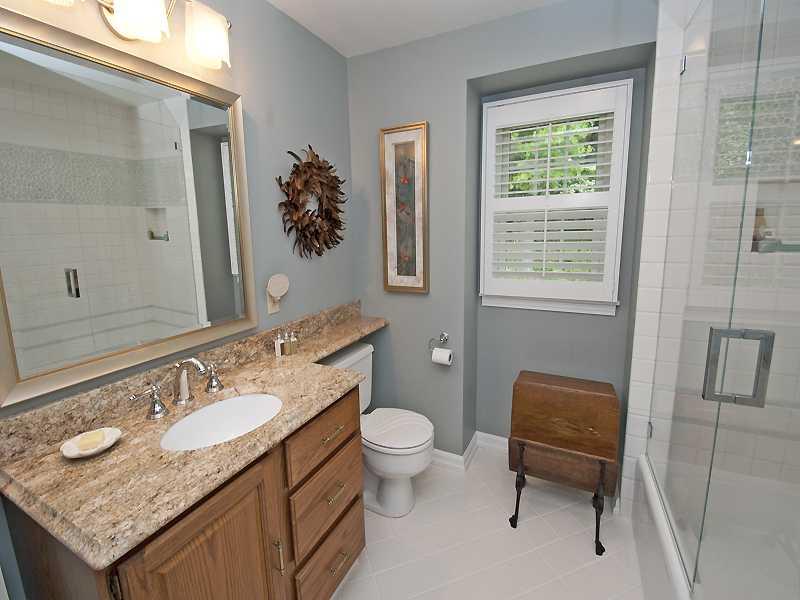 1716 Fox Chapel Road Pittsburgh, PA 15238 - Photo 16 of 21 Full Bath.