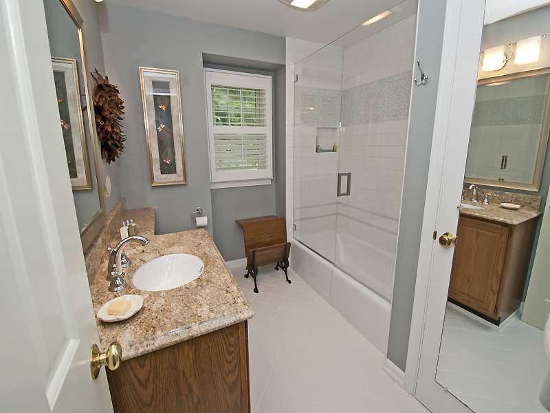 1716 Fox Chapel Road Pittsburgh, PA 15238 - Photo 18 of 21 Full Bath.