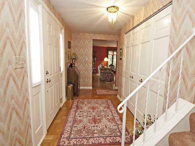 1716 Fox Chapel Road Pittsburgh, PA 15238 - Photo 20 of 21 Entry/Foyer.