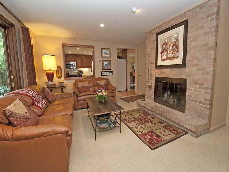 1716 Fox Chapel Road Pittsburgh, PA 15238 - Photo 5 of 21 Family Room.