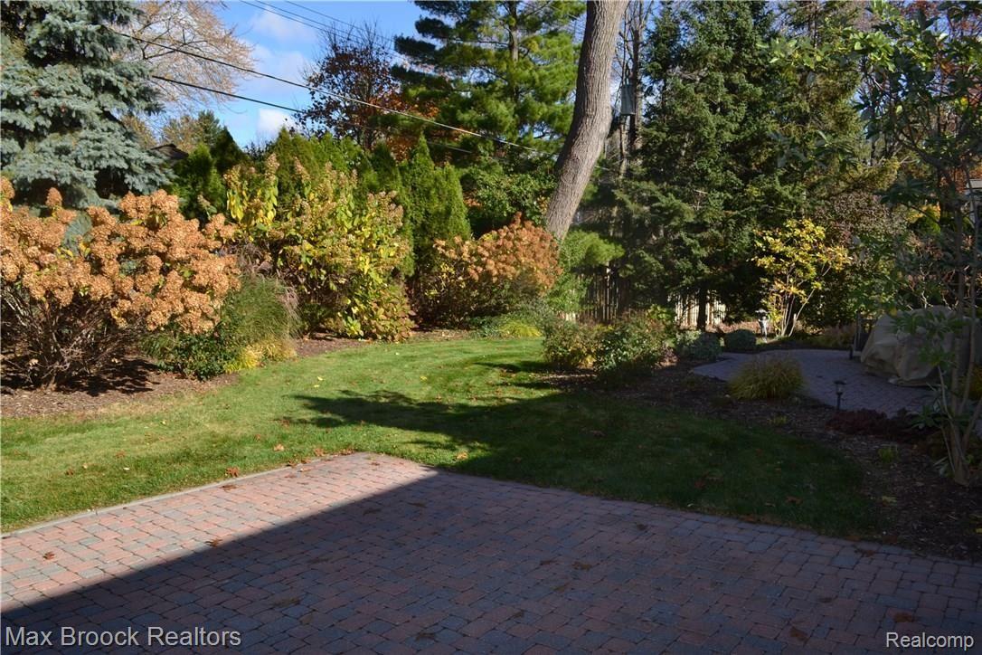 2640 Amberly Road Bloomfield Hills, MI 48301 - Photo 12 of 29 6.JPG