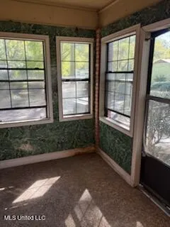 $138,500 | 916 Grenada Boulevard, Greenwood, MS 38930