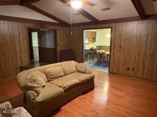 $138,500 | 916 Grenada Boulevard, Greenwood, MS 38930