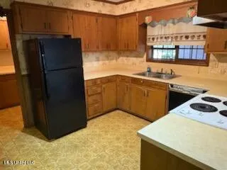 $138,500 | 916 Grenada Boulevard, Greenwood, MS 38930