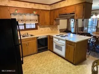 $138,500 | 916 Grenada Boulevard, Greenwood, MS 38930