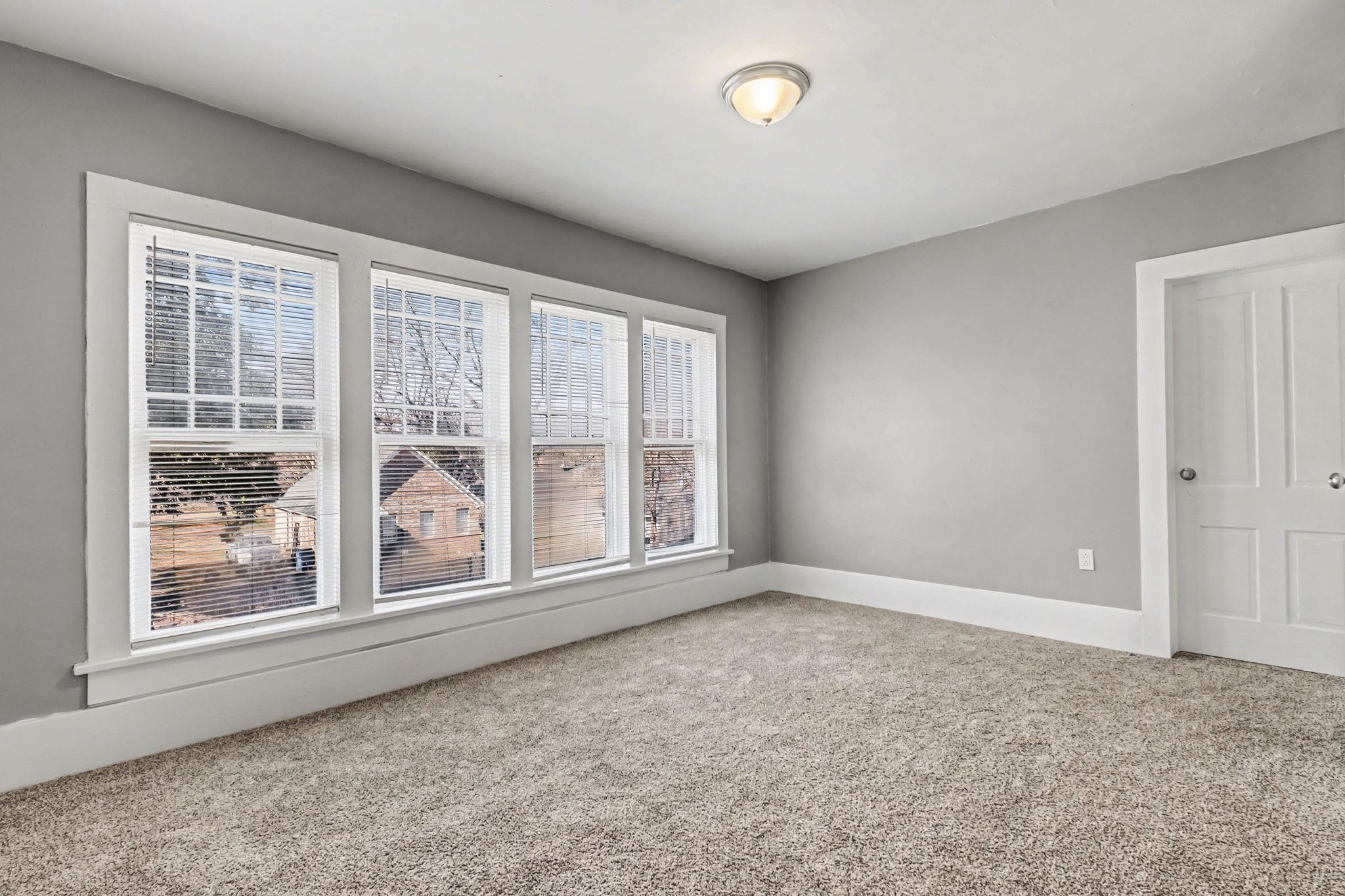 320 North High Street Covington, TN 38019 - Photo 18 of 32 an empty room with windows