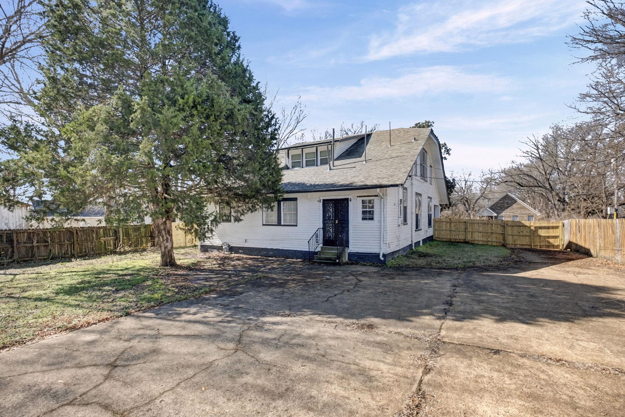 320 North High Street Covington, TN 38019 - Photo 2 of 32 a front view of a house with a yard