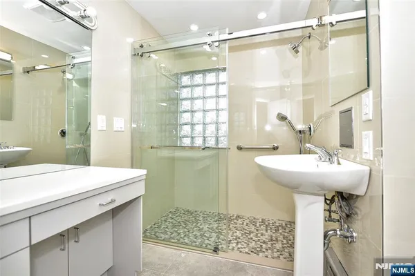 $4,500 | 411 10th Street, Unit 1, Palisades Park, NJ 07650