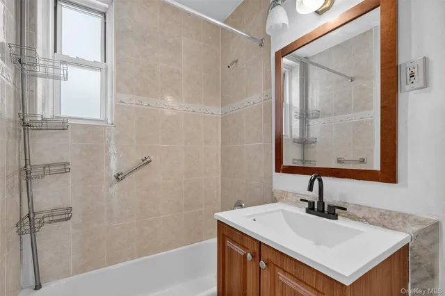 $199,999 | 1425 Thieriot Avenue, Unit 2A | Stratton Park