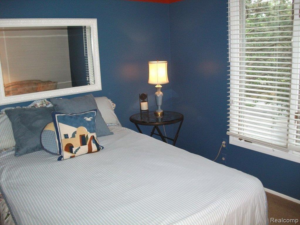 921 Golfview Court Rochester, MI 48307 - Photo 22 of 25 Guest Bedroom