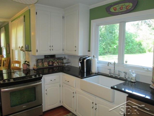 13 Edgewood Road Saginaw, MI 48638 - Photo 9 of 56 Apron Sink