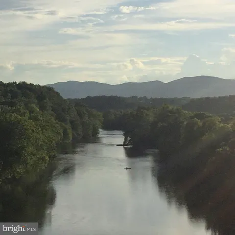 a view of a big room with closet and windows