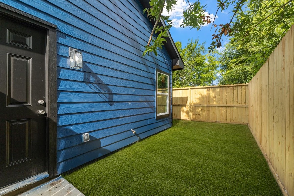 5106 Pershing Street Houston, TX 77033 - Photo 23 of 25