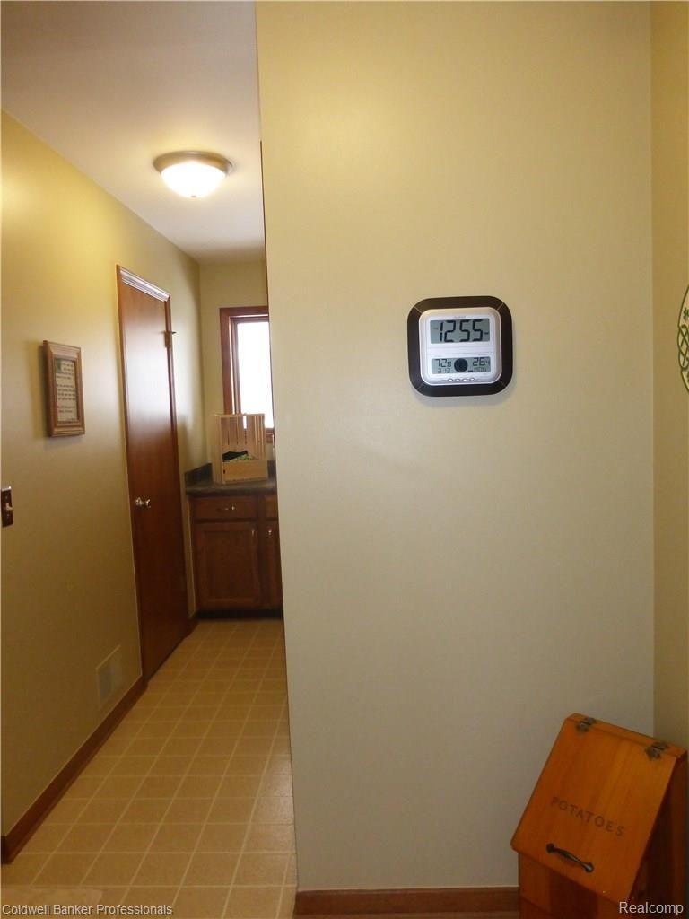 8654 Indian Clarkston, MI 48348 - Photo 8 of 35 31.JPG