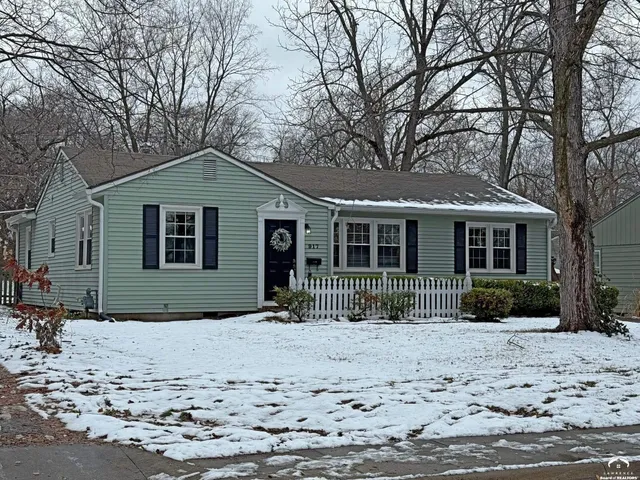 $399,900 | 917 Sunset Drive, Lawrence, KS 66044