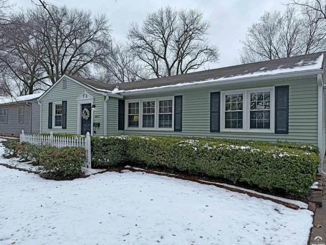 $399,900 | 917 Sunset Drive, Lawrence, KS 66044