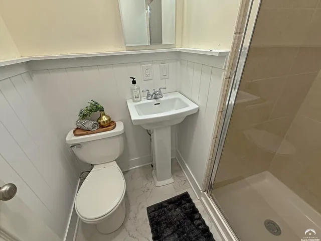 $399,900 | 917 Sunset Drive, Lawrence, KS 66044