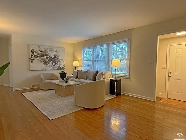 $399,900 | 917 Sunset Drive, Lawrence, KS 66044