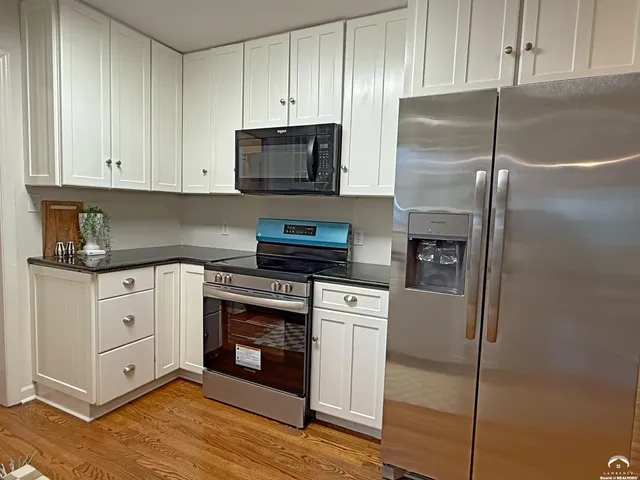 $399,900 | 917 Sunset Drive, Lawrence, KS 66044