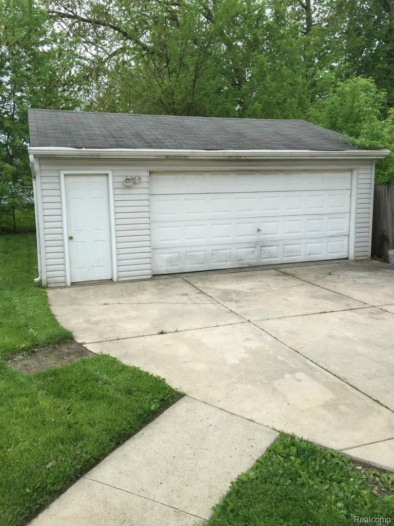 8142 Toepfer Road Warren, MI 48089 - Photo 4 of 23 IMG_0943.jpg