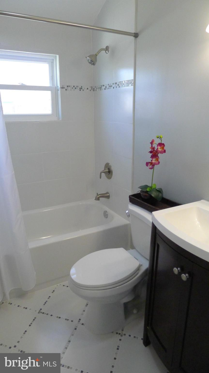 921 Arncliffe Road Baltimore, MD 21221 - Photo 13 of 30 Bath