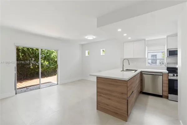 $3,975 | 3597 Southwest 17th Street, Unit 3597, Miami, FL 33145
