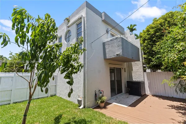 $3,975 | 3597 Southwest 17th Street, Unit 3597, Miami, FL 33145