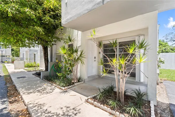 $3,975 | 3597 Southwest 17th Street, Unit 3597, Miami, FL 33145