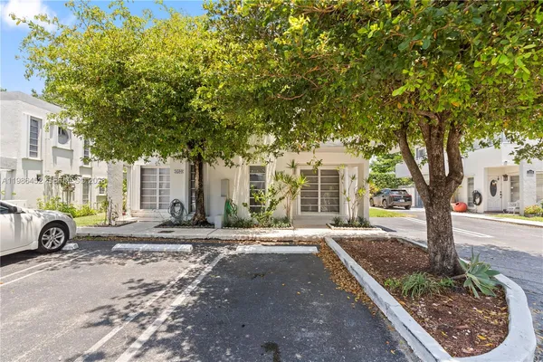 $3,975 | 3597 Southwest 17th Street, Unit 3597, Miami, FL 33145