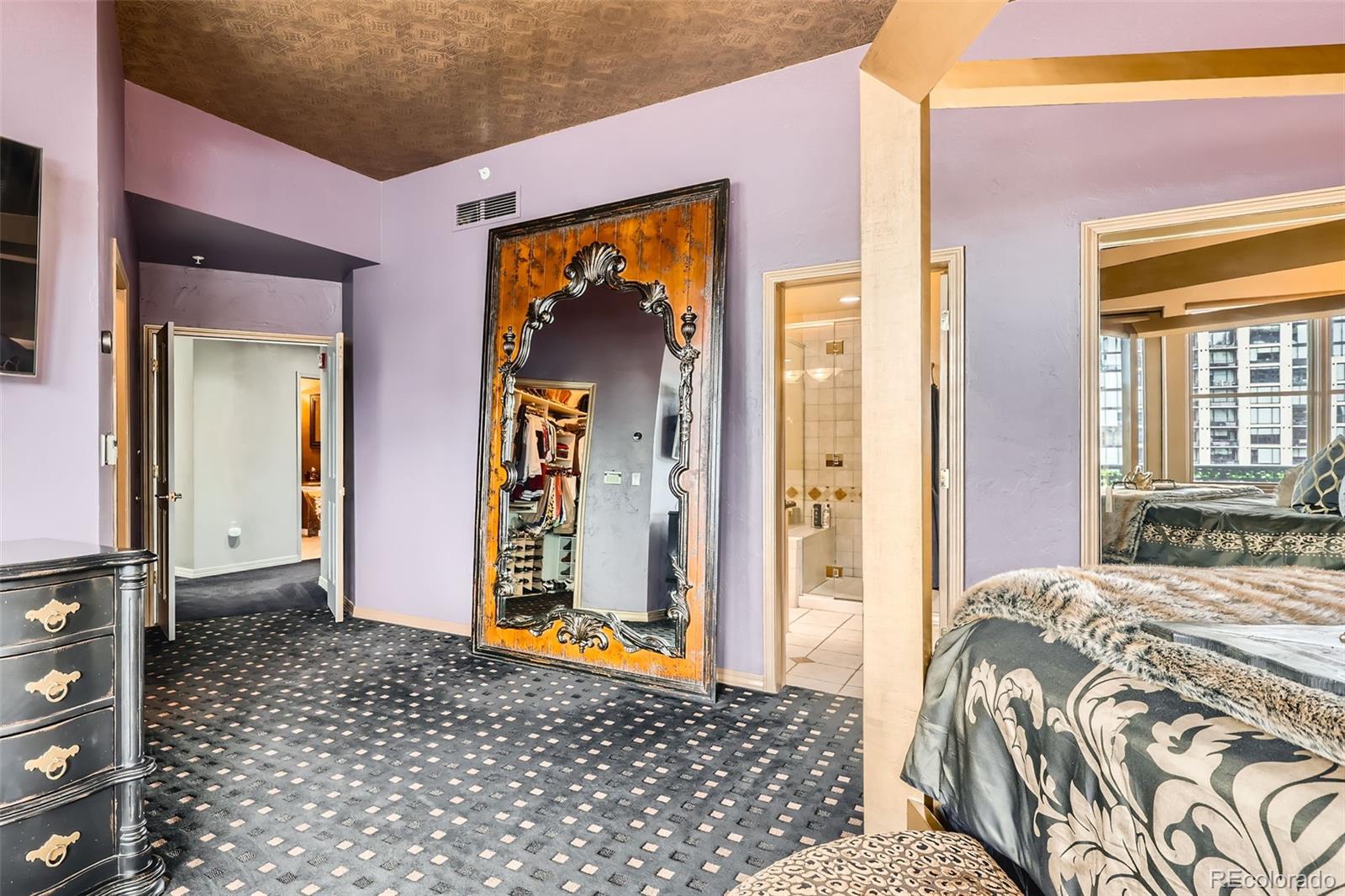 1735 19th Street, Unit 5B Denver, CO 80202 - Photo 20 of 50 a bedroom with a bed and a window