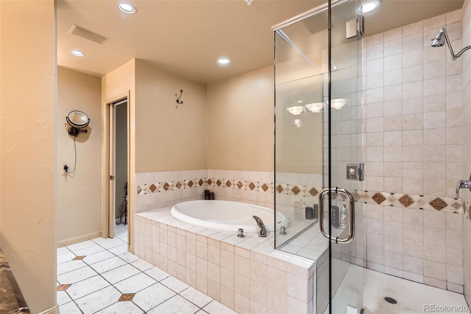 1735 19th Street, Unit 5B Denver, CO 80202 - Photo 21 of 50 a spacious bathroom with a tub and a shower