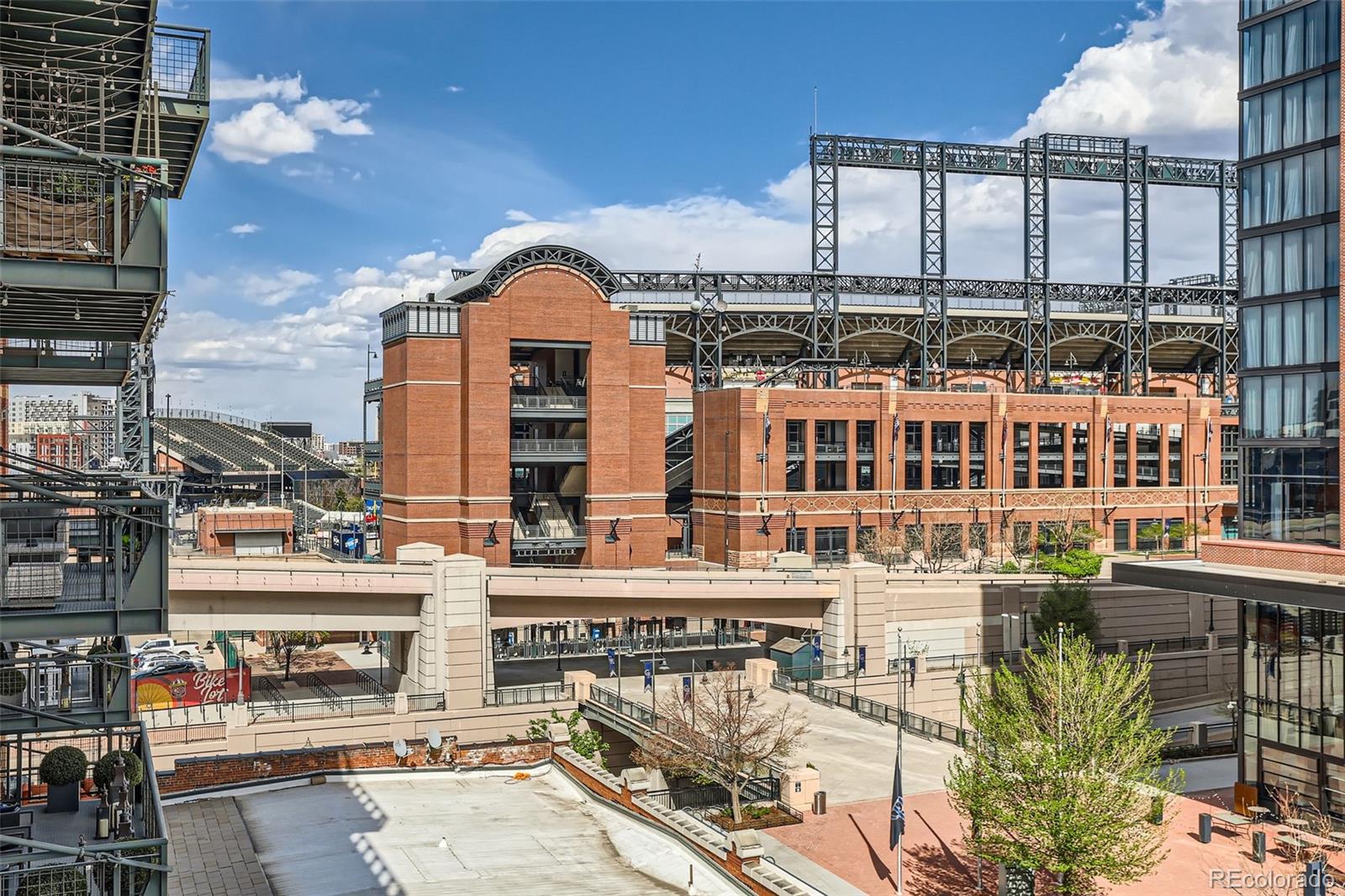 1735 19th Street, Unit 5B Denver, CO 80202 - Photo 44 of 50 a view of a large building