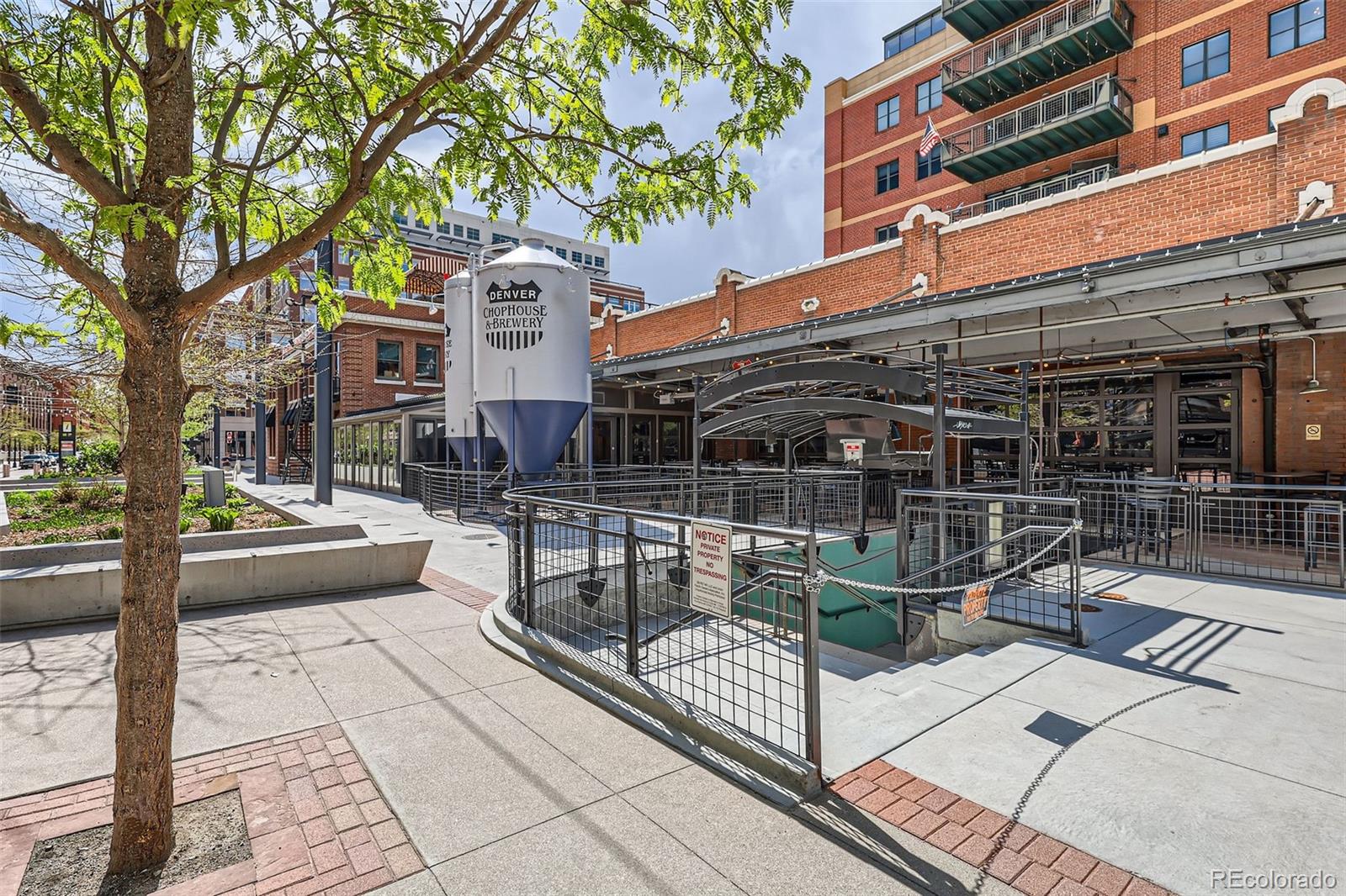 1735 19th Street, Unit 5B Denver, CO 80202 - Photo 49 of 50 a view of a building with sitting area