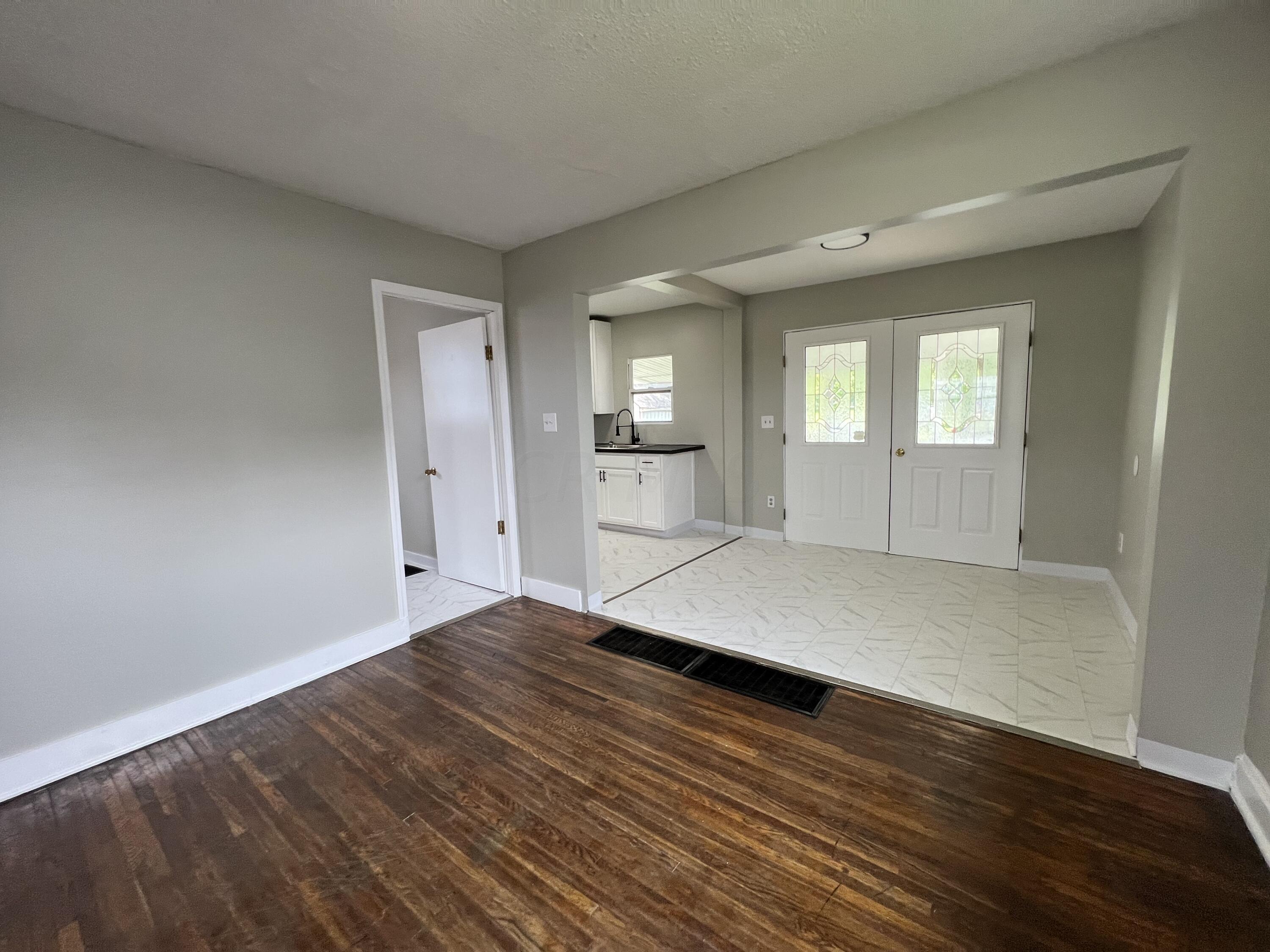 2570 Lockbourne Road Columbus, OH 43207 - Photo 14 of 25 Dining Room
