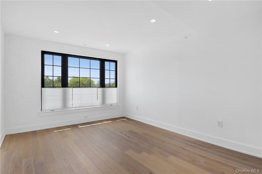 100 Pondfield Road, Unit 3A Bronxville, NY 10708 - Photo 7 of 22 Primary Bedroom