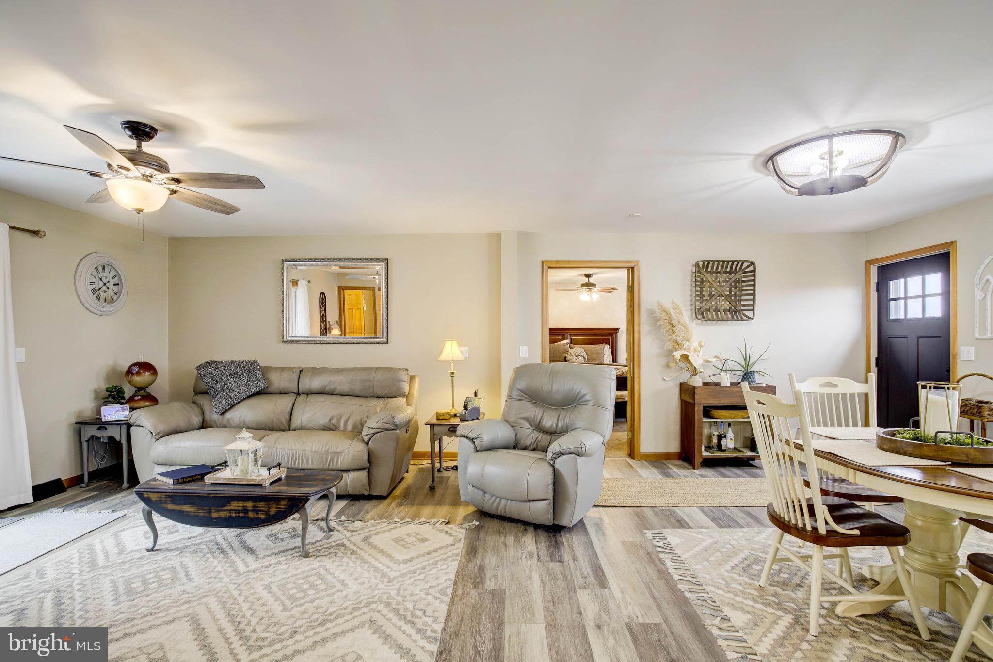 5520 Indiantown Road Rhodesdale, MD 21659 - Photo 4 of 51 a living room with furniture
