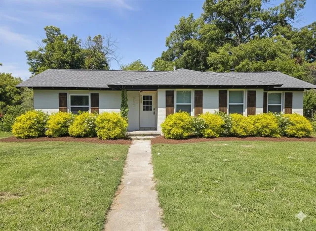 $439,000 | 310 Sunset Court, Arlington, TX 76013