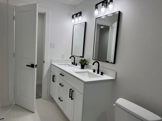 $439,000 | 310 Sunset Court, Arlington, TX 76013