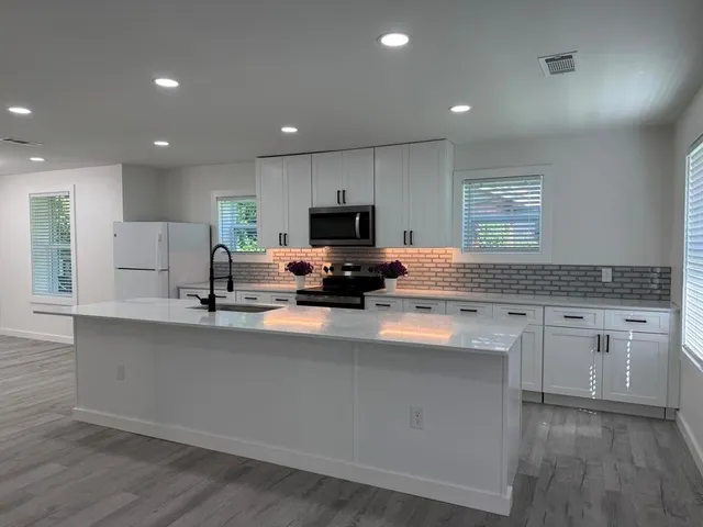 $439,000 | 310 Sunset Court, Arlington, TX 76013