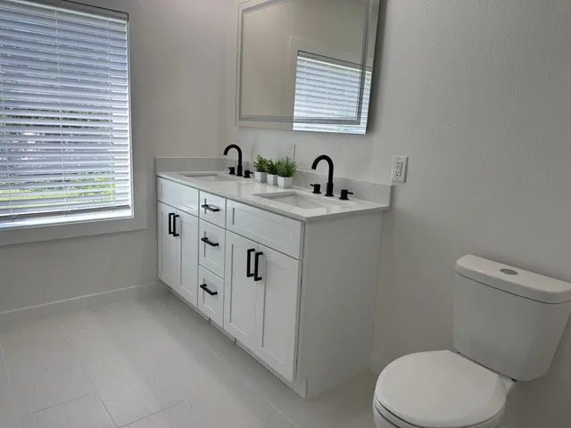 $439,000 | 310 Sunset Court, Arlington, TX 76013