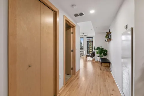 $595,000 | 1240 South 2nd Street, Unit 716, Minneapolis, MN 55415