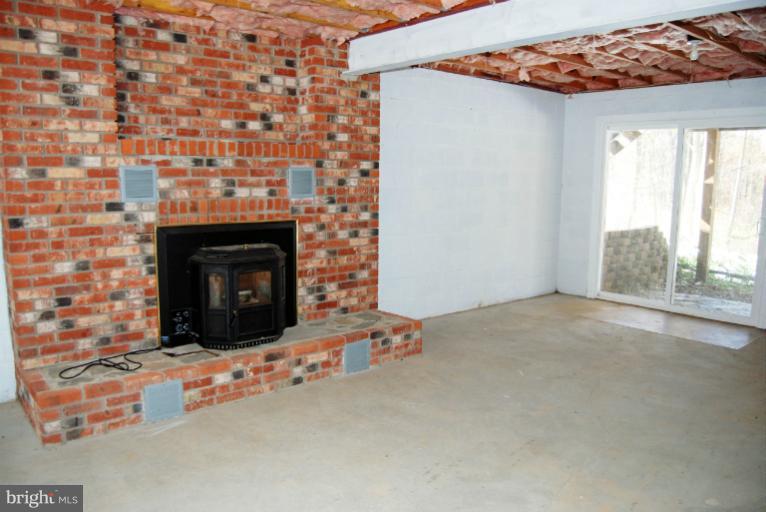 21225 Blue Ridge Mountain Road Paris, VA 20130 - Photo 1 of 14 Family Room