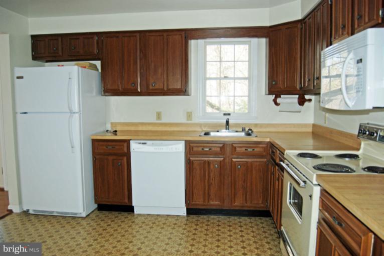 21225 Blue Ridge Mountain Road Paris, VA 20130 - Photo 6 of 14 Kitchen